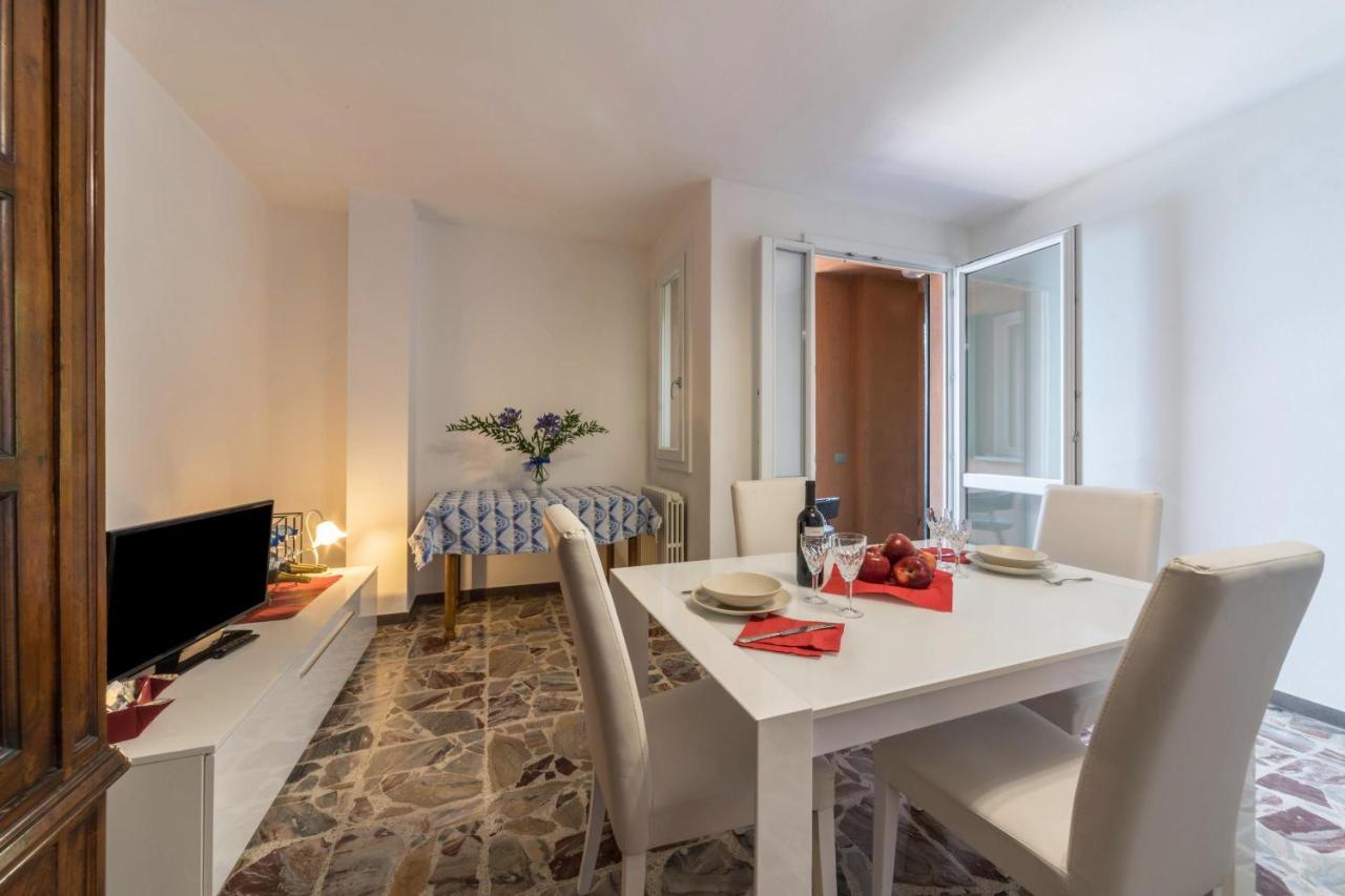 The House With Red Sunsets Apartment Varenna Exterior foto